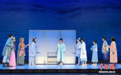现代淮剧《小白杨》新疆巡